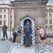 旅を楽しむハイヒール。(c)読売テレビ