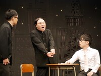 イヌコネクションとキサラギによるコントのワンシーン。(c)BSフジ