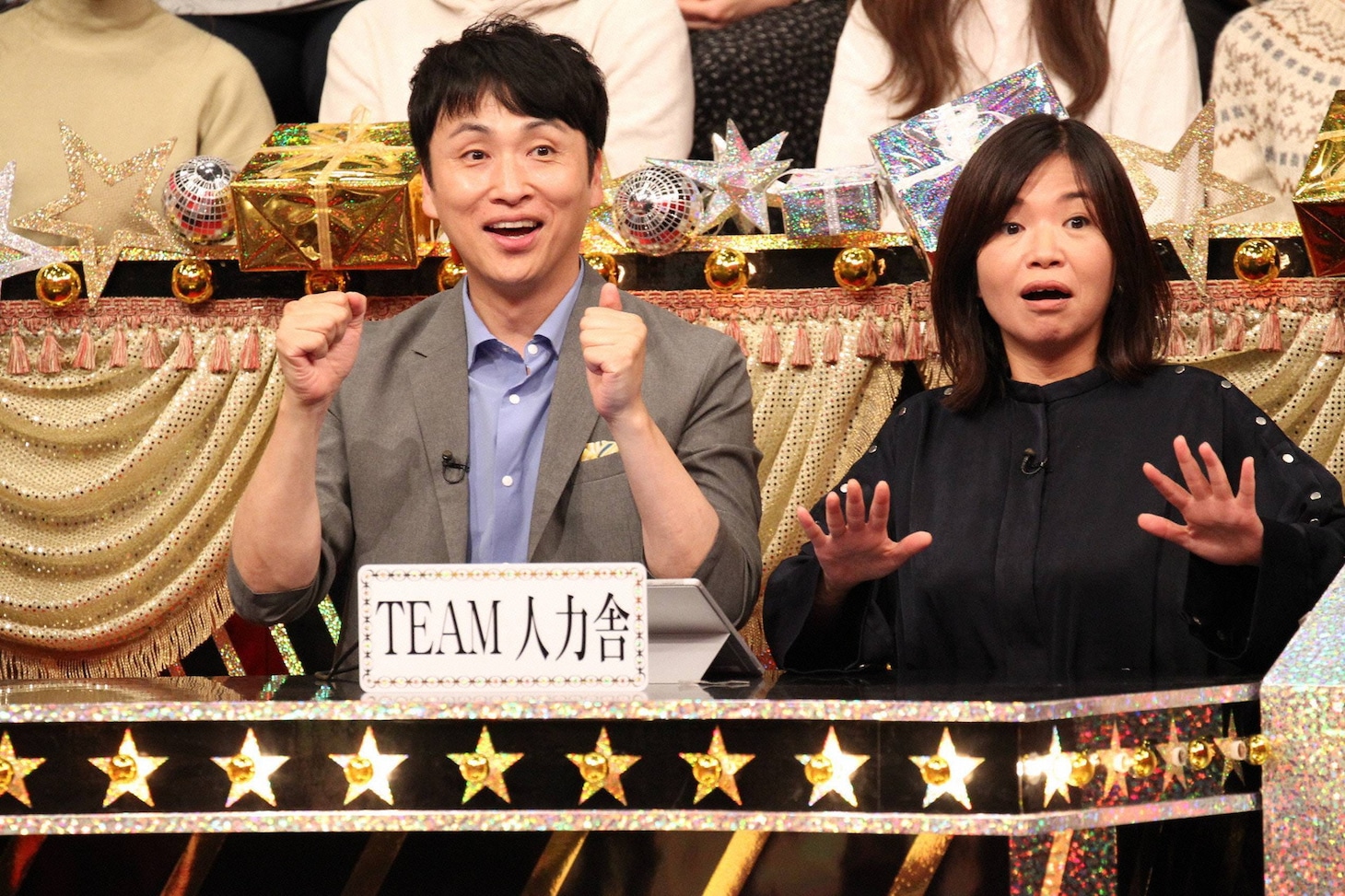 「嵐デビュー20周年記念 VS嵐 豪華2本立て3時間SP」に出演する（左から）アンジャッシュ児嶋、オアシズ大久保。(c)フジテレビ
