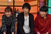 左から鈴木奈々、渡辺大知、和田アキ子。(c)読売テレビ