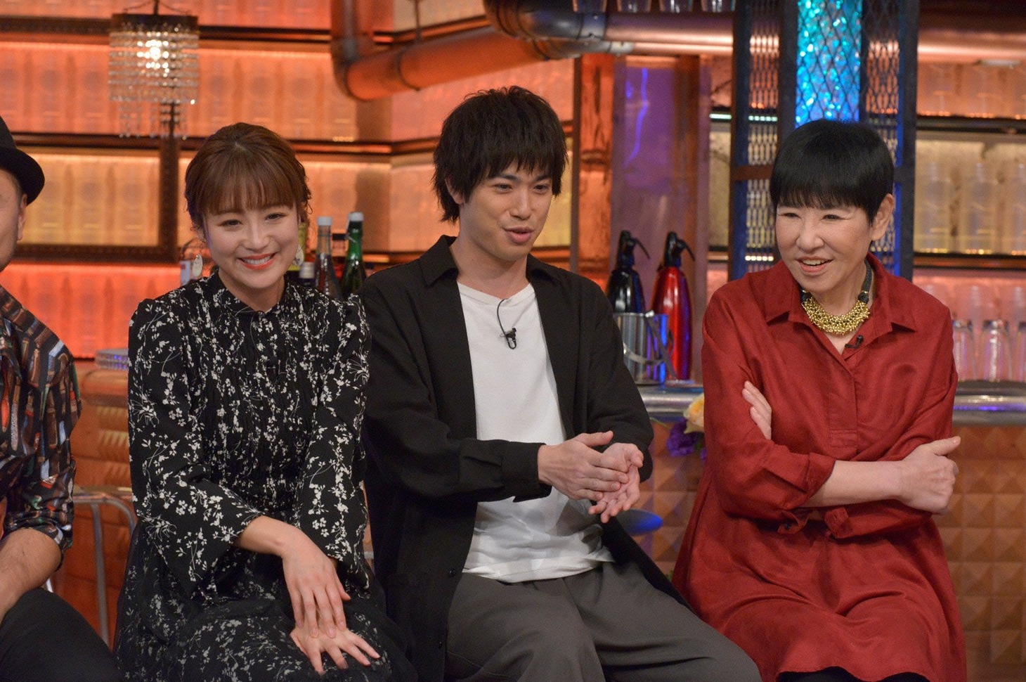 左から鈴木奈々、渡辺大知、和田アキ子。(c)読売テレビ