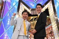 「M-1グランプリ2018」優勝者の霜降り明星。