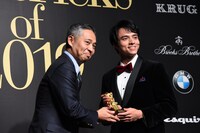 俳優部門で受賞した満島真之介。