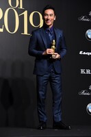 スポーツ部門で受賞したレーシングドライバーの佐藤琢磨。