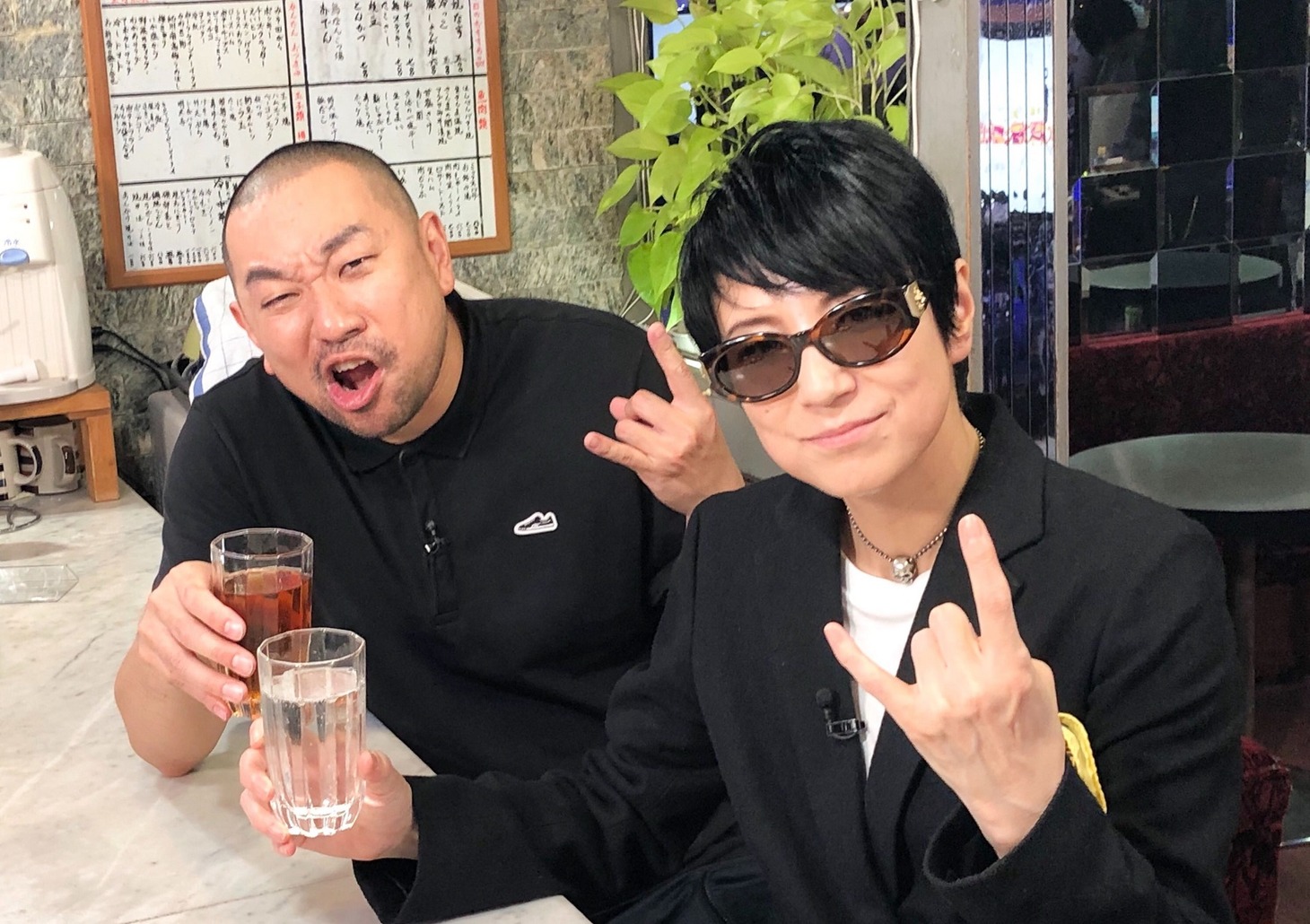 左からレイザーラモンRG、GAO。(c)BS12