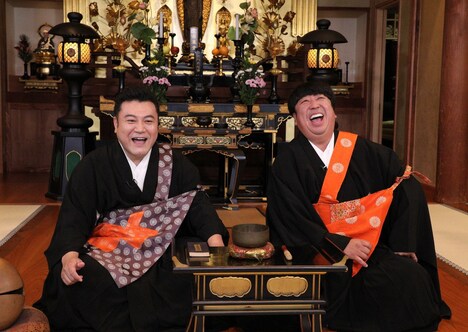 （左から）アンタッチャブル山崎、バナナマン日村。(c)関西テレビ