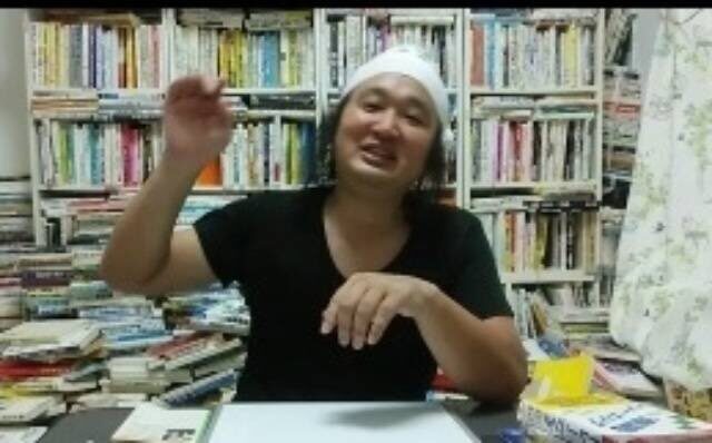 速読に魅せられた 日本唯一の速読芸人 ルサンチマン浅川が 速読狂ライブ 開催 お笑いナタリー