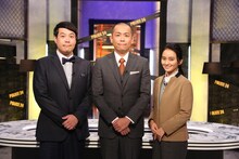 「日曜THEリアル！『逮捕の瞬間！警察24時 防犯カメラは見た！犯人を完全追跡SP』」MCのタカアンドトシ、岡田結実（右）。(c)フジテレビ