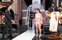 左から有吉弘行、茜結。(c)日本テレビ