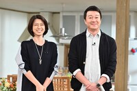 （左から）進藤晶子、加藤浩次。(c)TBS