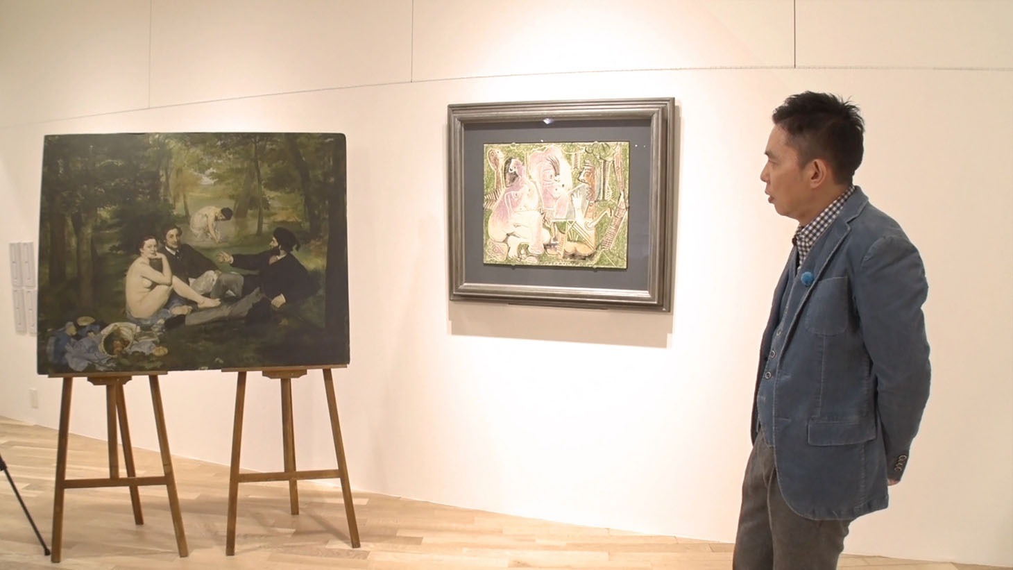 ピカソの作品を鑑賞する爆笑問題・太田。(c)テレビ東京