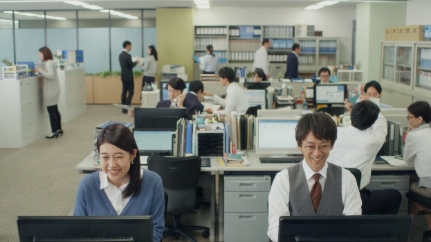 新CM「申請不備の嵐」編より。