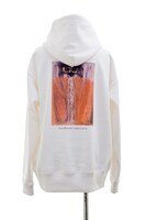 ゆりやんレトリィバァのフーディ。