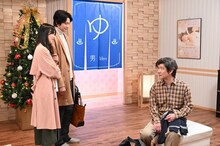 コント「幸せの約束」のワンシーン。左から臼田あさ美、向井理、内村光良。