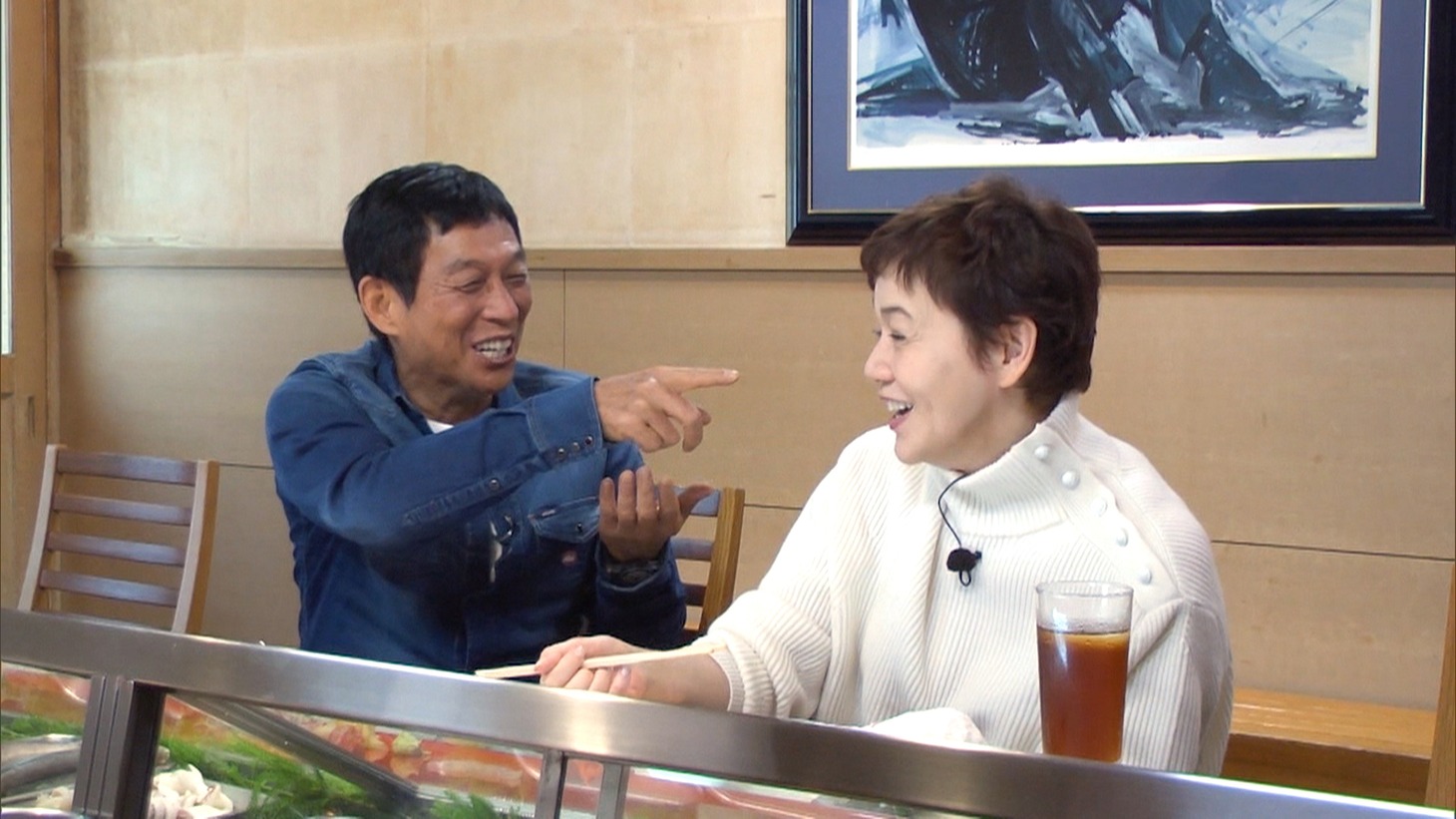 左から明石家さんま、大竹しのぶ。(c)日本テレビ