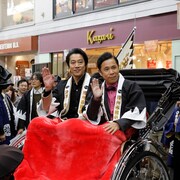 気分はムービースター?ナイナイ岡村が堤真一と人力車で「決算!忠臣蔵」PR