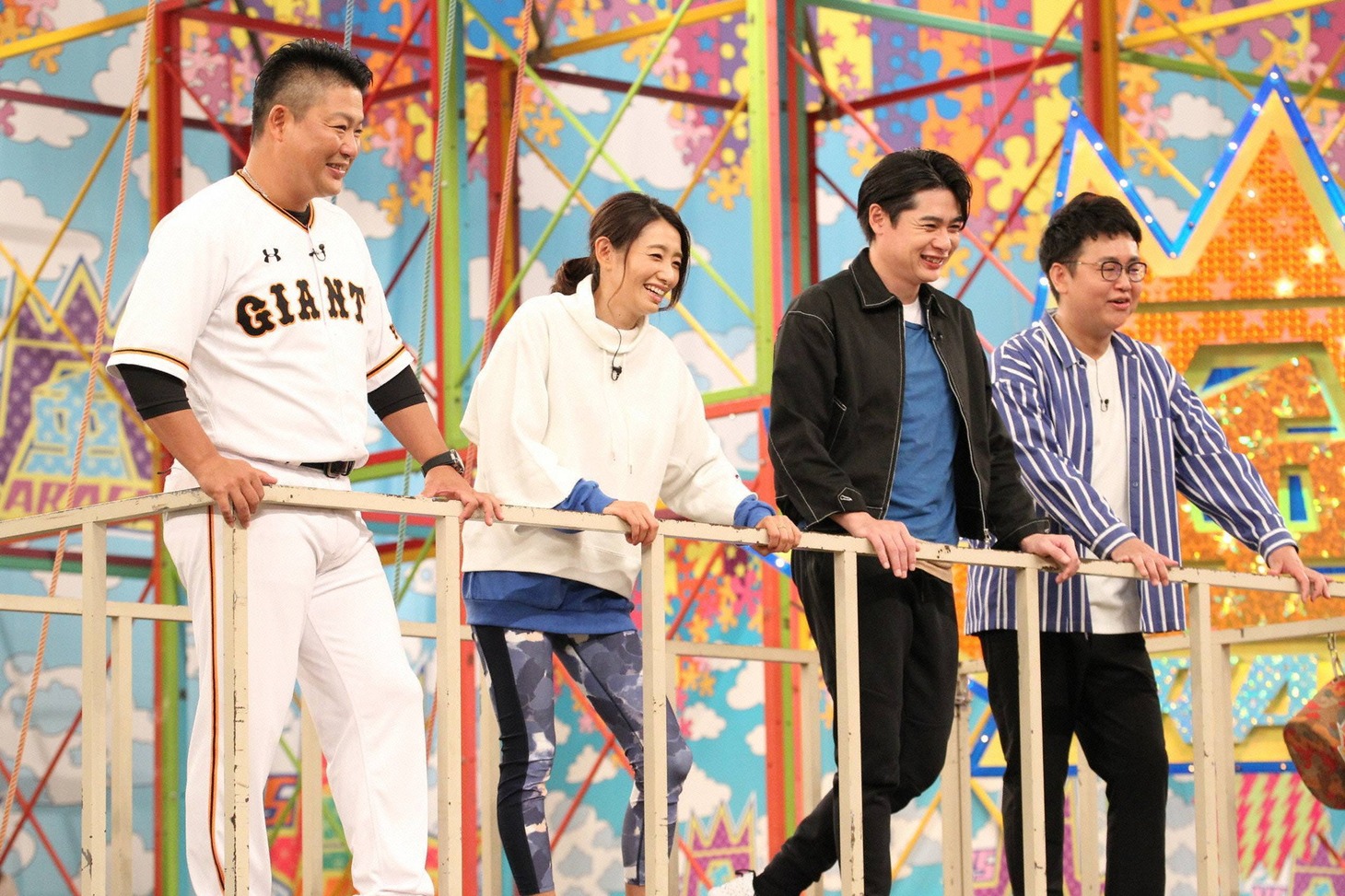 （左から）村田修一、眞鍋かをり、平成ノブシコブシ吉村、銀シャリ橋本。(c)フジテレビ