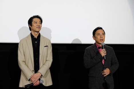 左から堤真一、ナインティナイン岡村。