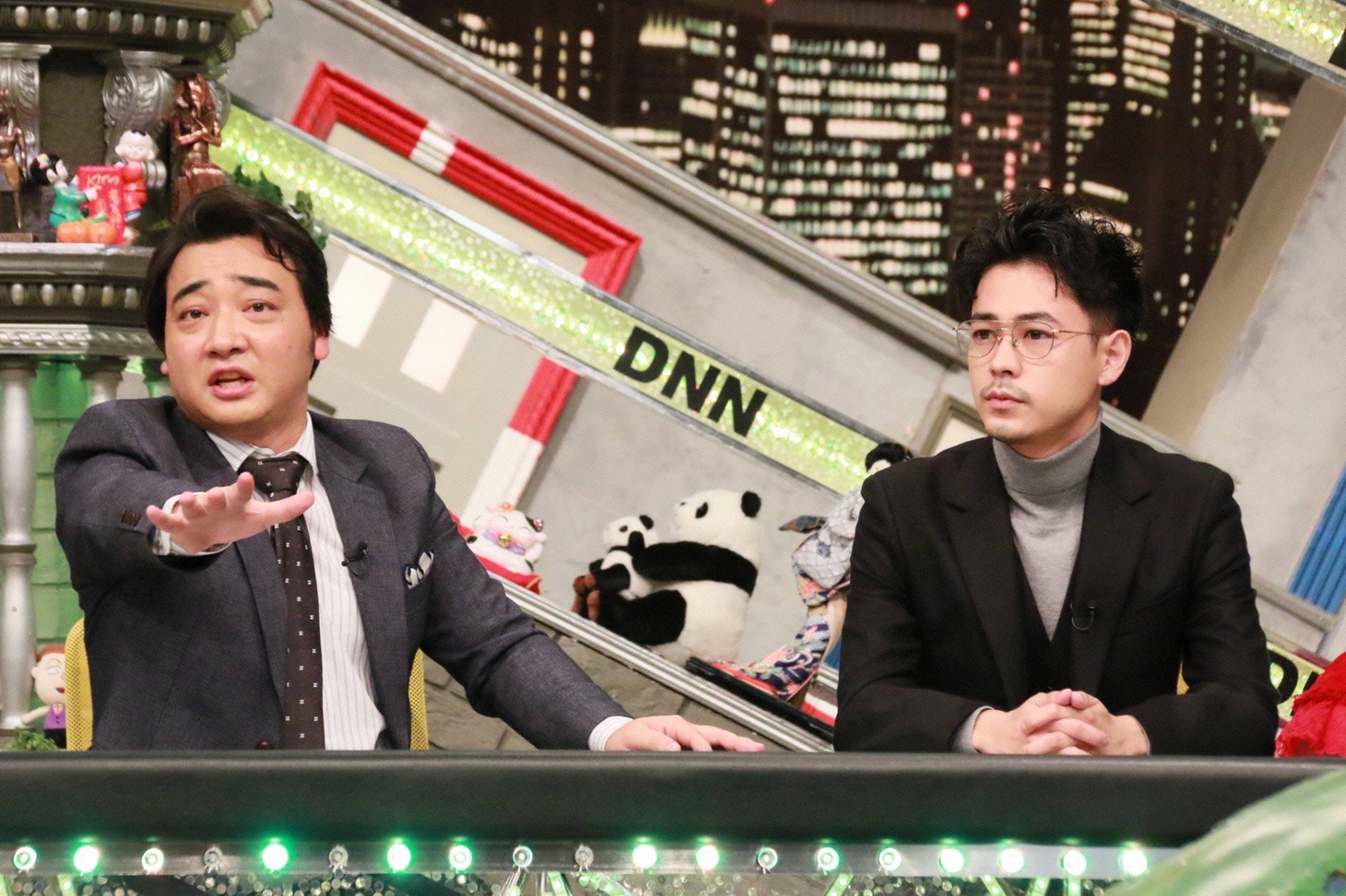 （左から）ジャングルポケット斉藤、成田凌。(c)フジテレビ
