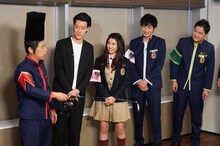 スペシャルメニューを懸けて「空き缶を倒せ！ルアー投げゲーム」に挑戦するナインティナイン岡村ら。(c)日本テレビ