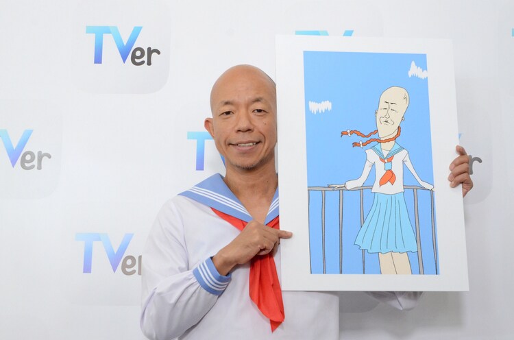 バイきんぐ小峠 セーラー服を着てcmソング歌唱 まともなセンスじゃない イベントレポート お笑いナタリー