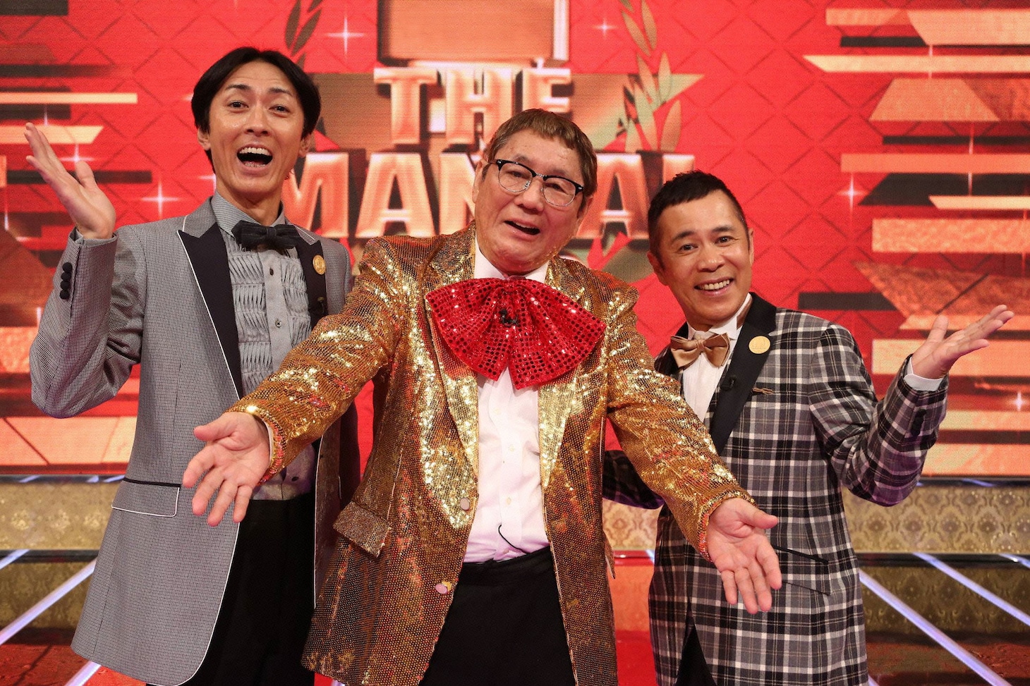 「THE MANZAI 2019 マスターズ」MCのビートたけし（中央）とナインティナイン。(c)フジテレビ