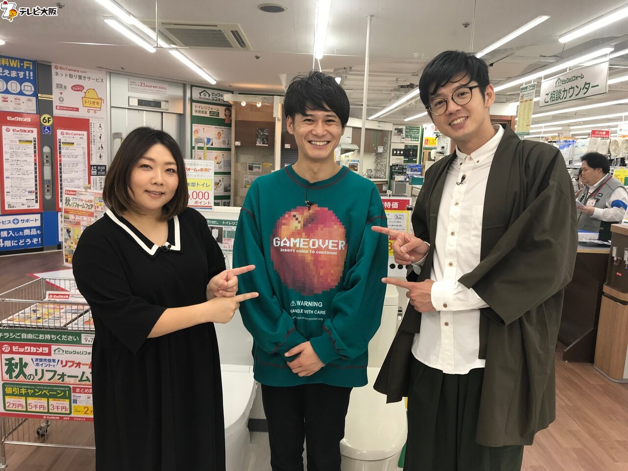 左から海原やすよ、トット。(c)テレビ大阪