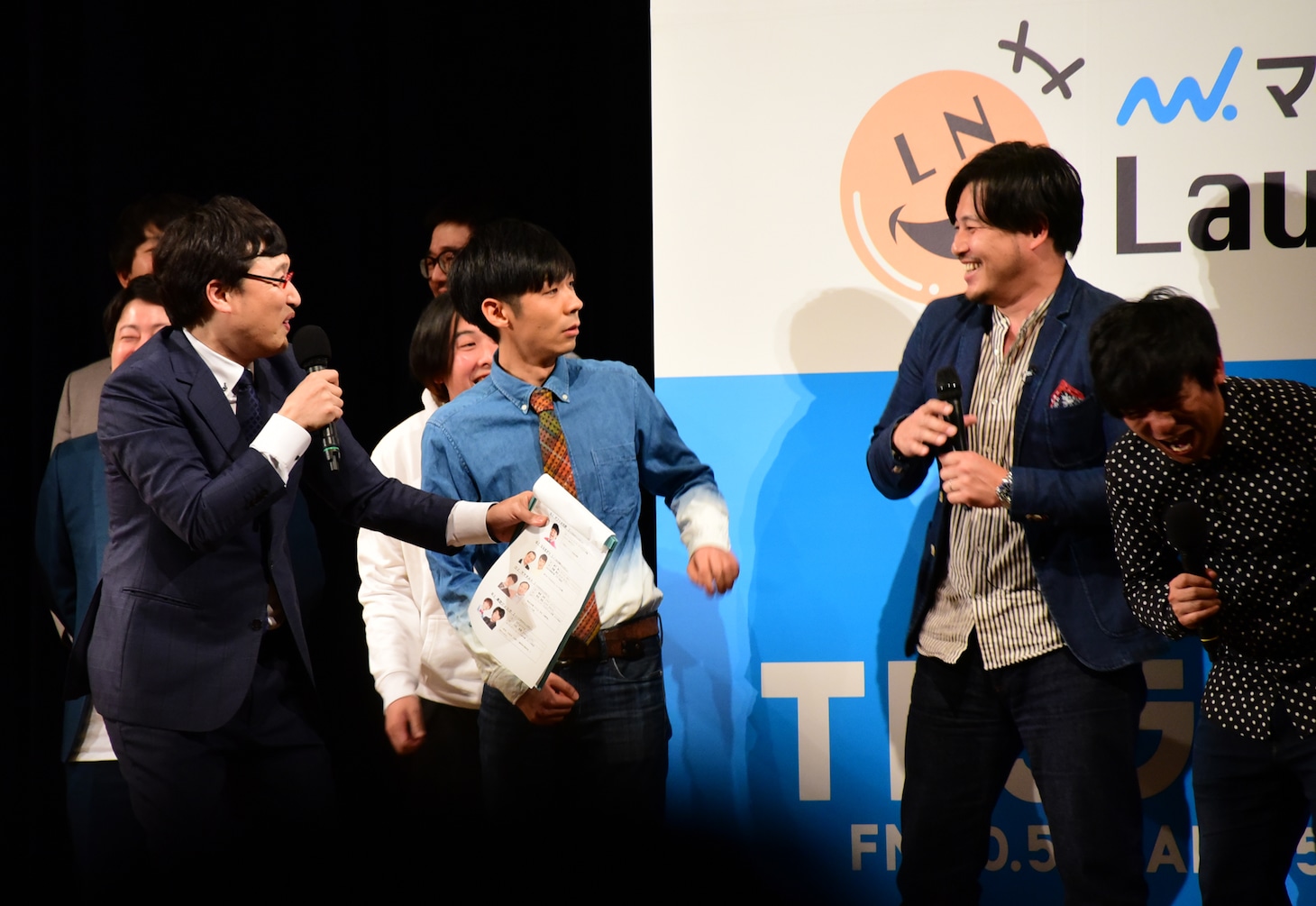 アルコ＆ピース平子と「おい平子、今すぐマイクを置け」などと忠告するトンツカタン森本。