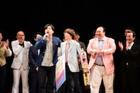 真空ジェシカ・カワマタを自身のトークに引きずり込むアルコ＆ピース平子。MCの南海キャンディーズ山里は「チャンピオンをも飲み込むブラックホール」と形容した。