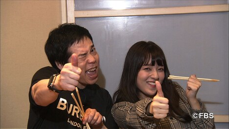 左から今田耕司、吉本一椛。(c)FBS