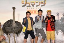 映画「ジュマンジ／ネクスト・レベル」のPRイベントに登壇したダチョウ倶楽部とダチョウ。