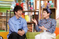 左から中尾明慶、久本雅美。(c)日本テレビ