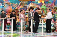 「アメトーーク！」で展開される「立ちトーーク」に出演する（左から）中川家・礼二、バカリズム、霜降り明星、フットボールアワー後藤、アンタッチャブル山崎。(c)テレビ朝日