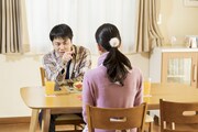 ミオヤマザキのTwitterドラマ「私の彼」で小倉優香と夫婦を演じるNON STYLE井上。