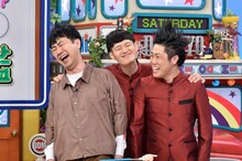 左から藤井隆、コウテイ。(c)読売テレビ