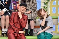 左からコウテイ九条、YOU。(c)読売テレビ