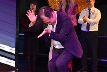 マイルドフラッシュを放つ三浦マイルド。