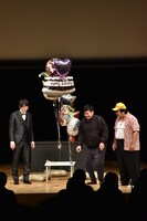 「鶏肉に風船つけて飛ばす」ワンシーン。