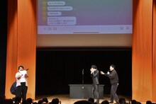 「空気階段の踊り場」（TBSラジオ）の番組イベント「空気階段の大踊り場」で空気階段・水川かたまりの公開プロポーズが、彼女からのLINEによって成功した瞬間。