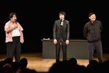 空気階段と岡野陽一。