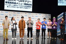 左からロバート、野性爆弾くっきー！、かまいたち山内、ジャルジャル、天竺鼠・川原、かまいたち濱家。