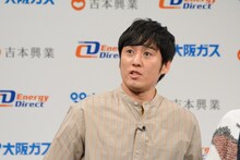 「なに～？」を何度もやらされるロバート山本。