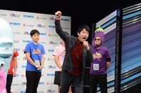 ギャグを披露させられるかまいたち濱家。