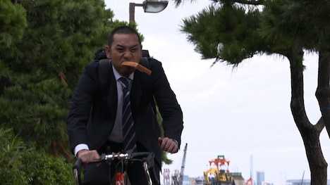 千鳥・大悟考案のドラマ「ロングロード」のワンシーン。