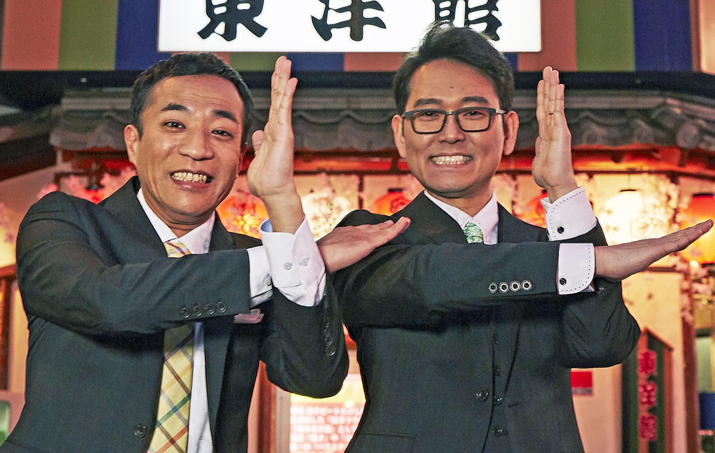 「お笑い演芸館＋」MCのナイツ。(c)BS朝日