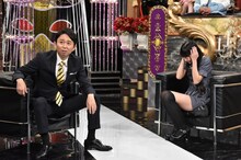 左から有吉弘行、生牡蠣いもこ。(c)日本テレビ