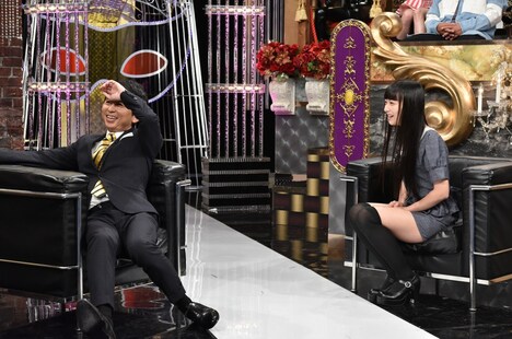 左から有吉弘行、生牡蠣いもこ。(c)日本テレビ