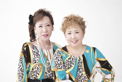 ミヤ蝶美・蝶子改めパピヨンズ。左から、ちよこ、ちよみ。