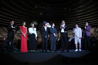 トークゲストの霜降り明星（右から2人）。