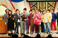 よしもと漫才劇場の会見で話すEXIT。